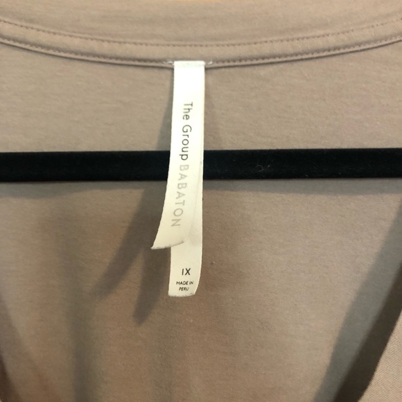 Aritzia Foundation V-neck T-shirt - Picture 4 of 7